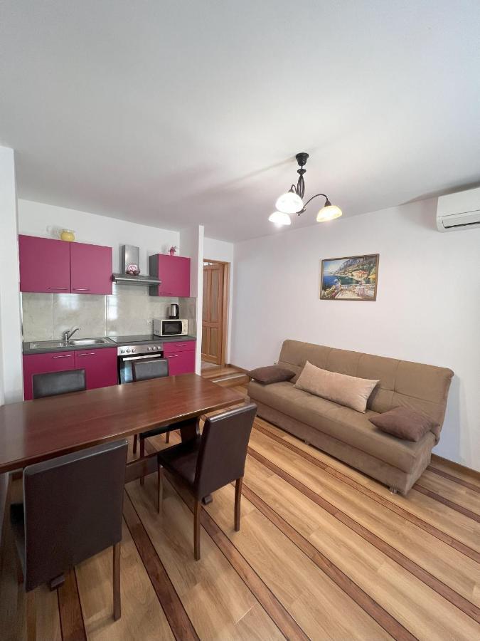 Apartmani Palme Funtana Exterior photo