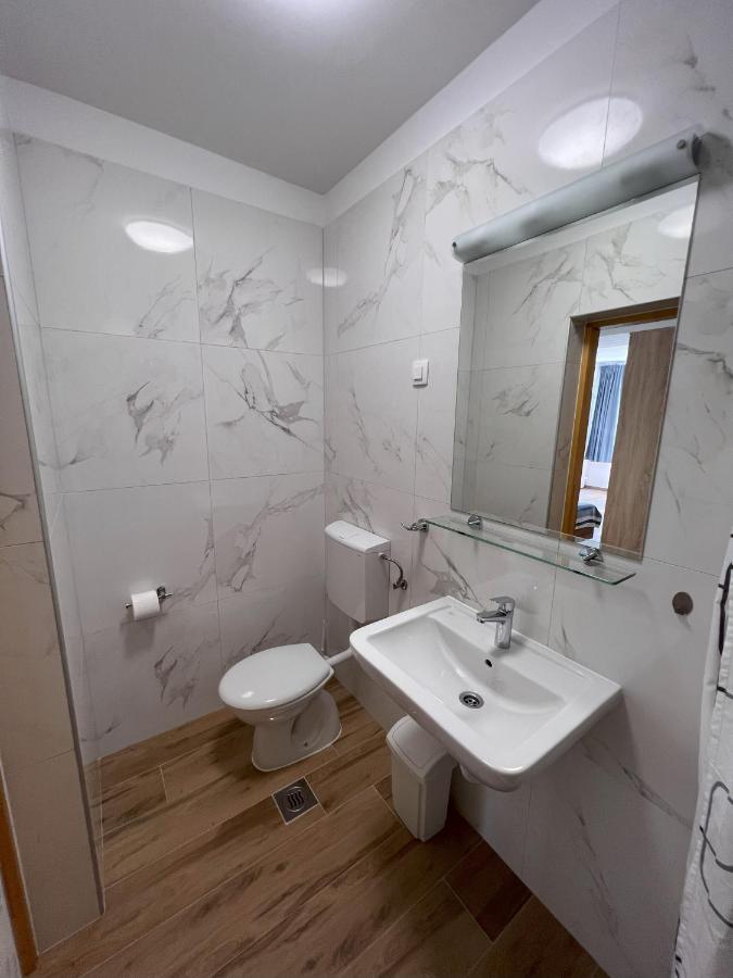 Apartmani Palme Funtana Exterior photo