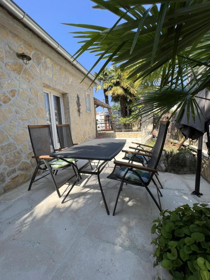 Apartmani Palme Funtana Exterior photo