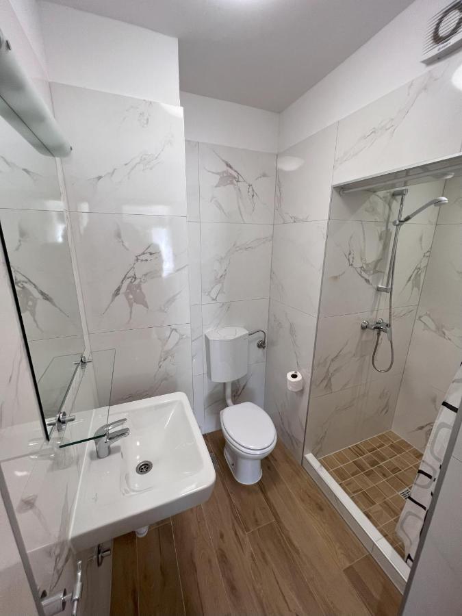 Apartmani Palme Funtana Exterior photo