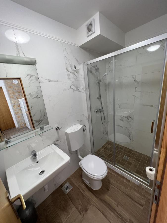 Apartmani Palme Funtana Exterior photo