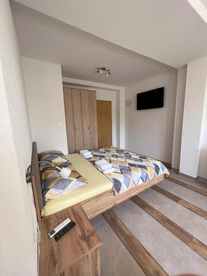 Apartmani Palme Funtana Exterior photo