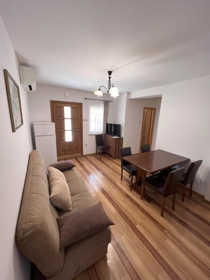 Apartmani Palme Funtana Exterior photo
