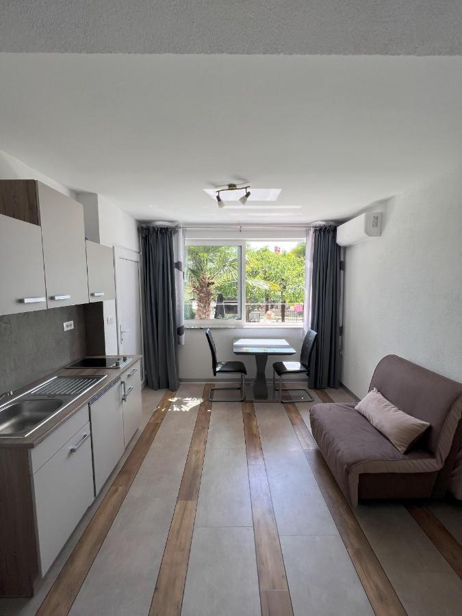 Apartmani Palme Funtana Exterior photo