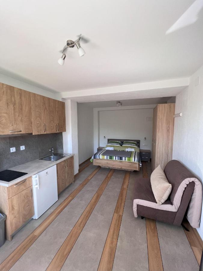 Apartmani Palme Funtana Exterior photo