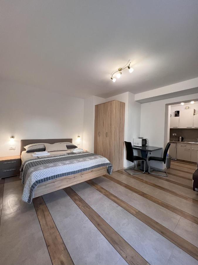 Apartmani Palme Funtana Exterior photo