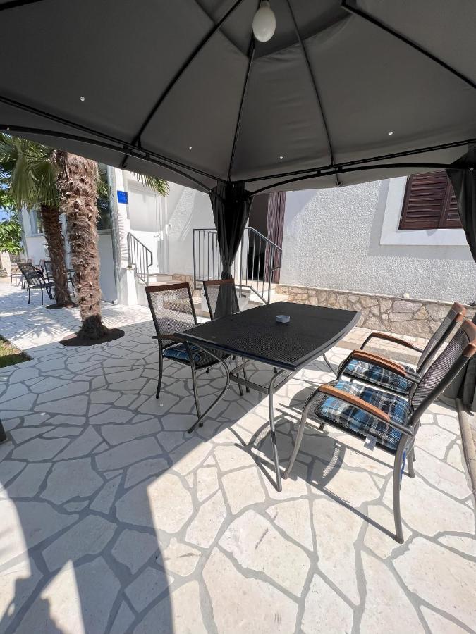 Apartmani Palme Funtana Exterior photo