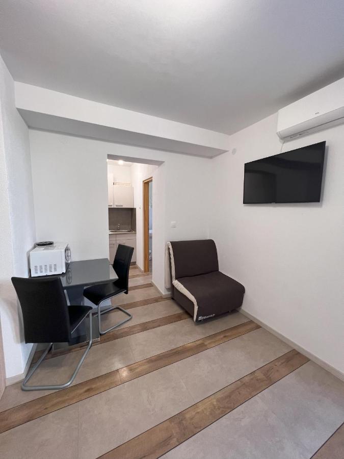 Apartmani Palme Funtana Exterior photo