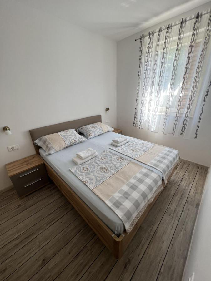 Apartmani Palme Funtana Exterior photo