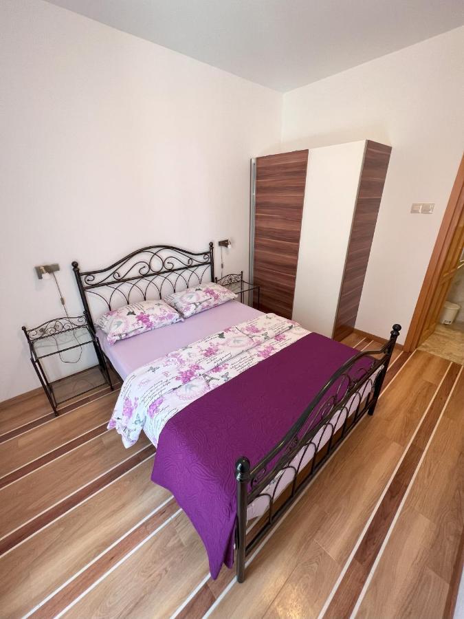 Apartmani Palme Funtana Exterior photo