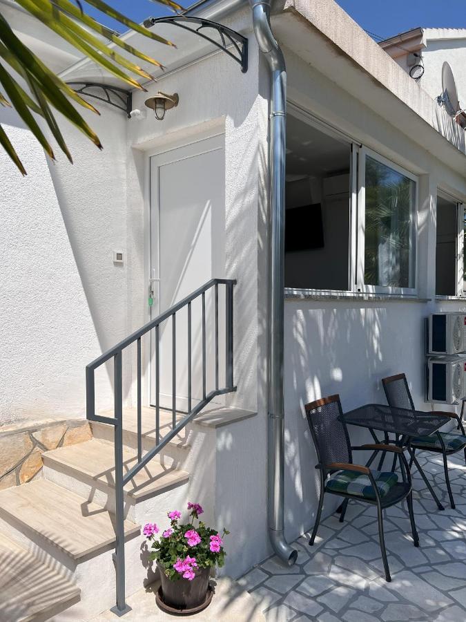 Apartmani Palme Funtana Exterior photo