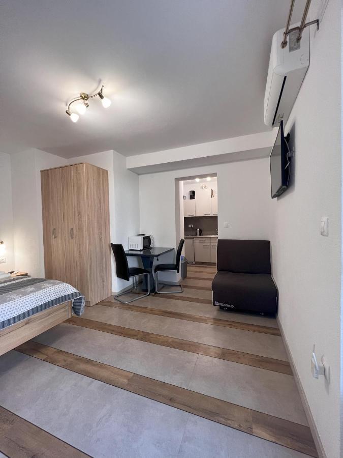 Apartmani Palme Funtana Exterior photo