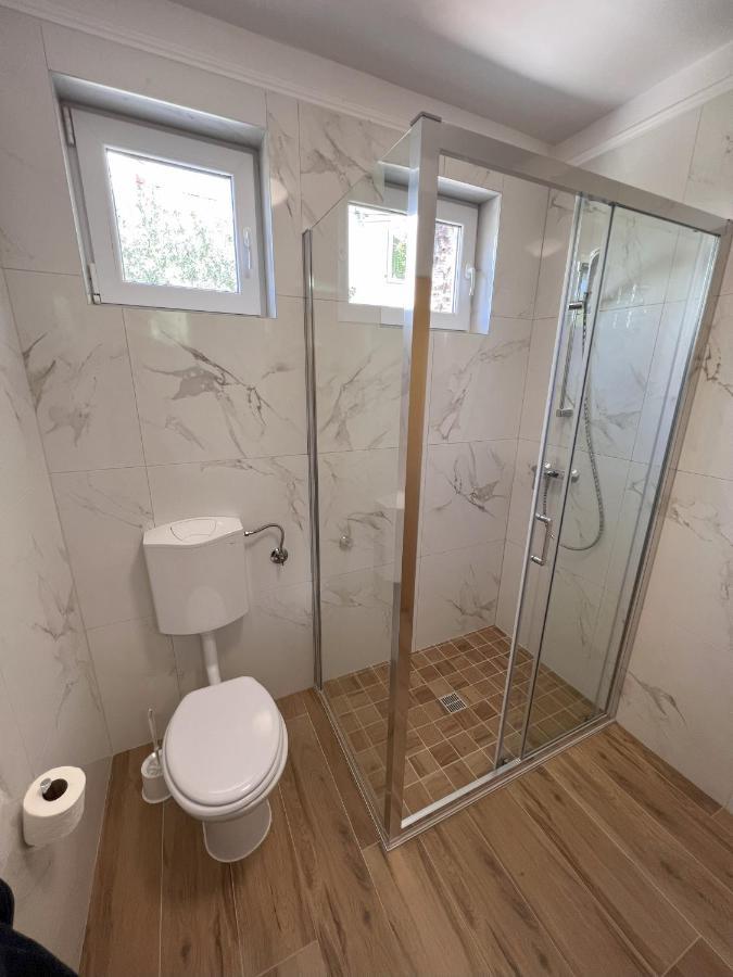 Apartmani Palme Funtana Exterior photo