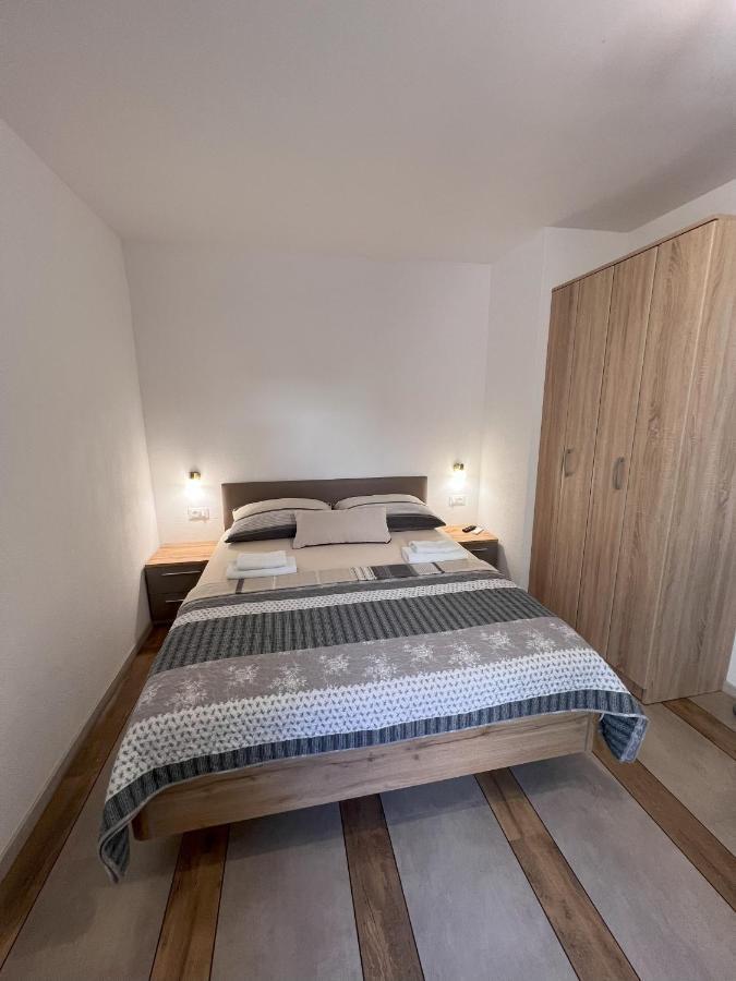Apartmani Palme Funtana Exterior photo